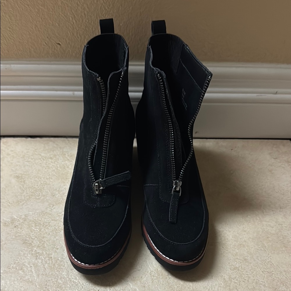 Sanctuary Black Wedge Shoes with Sleek Design